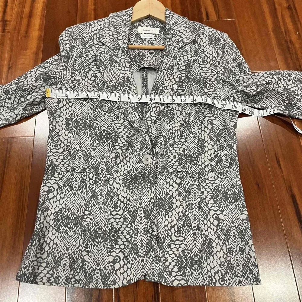 Level99 Gray Blazer Jacket Snake Print Linen Lyocell Shoulder Pads Pattern‎ Sz M